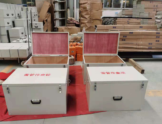 长葛放炮线和雷管炸药在矿山作业时如何存放？